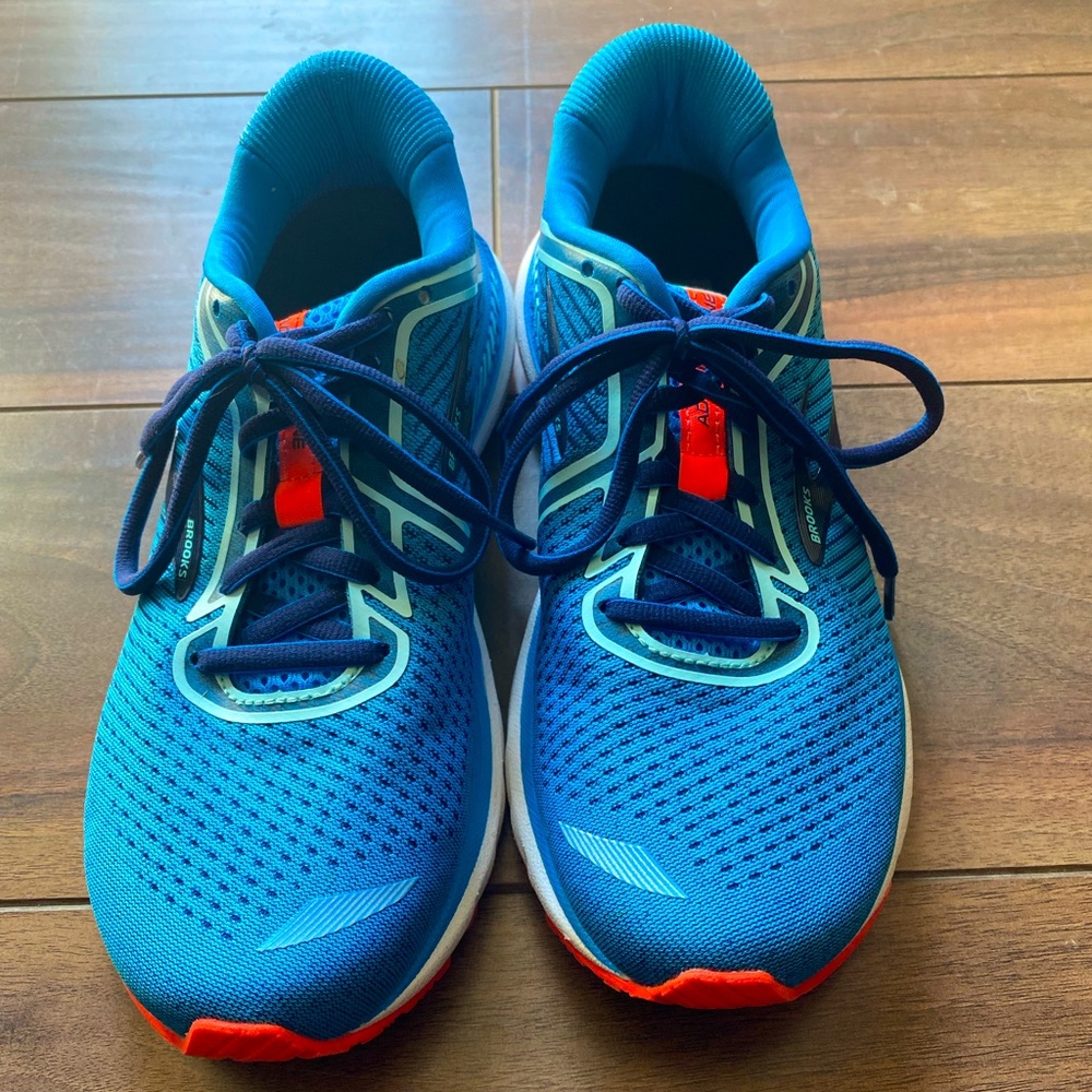 Women’s brooks adrenaline running shoes size 8.5
